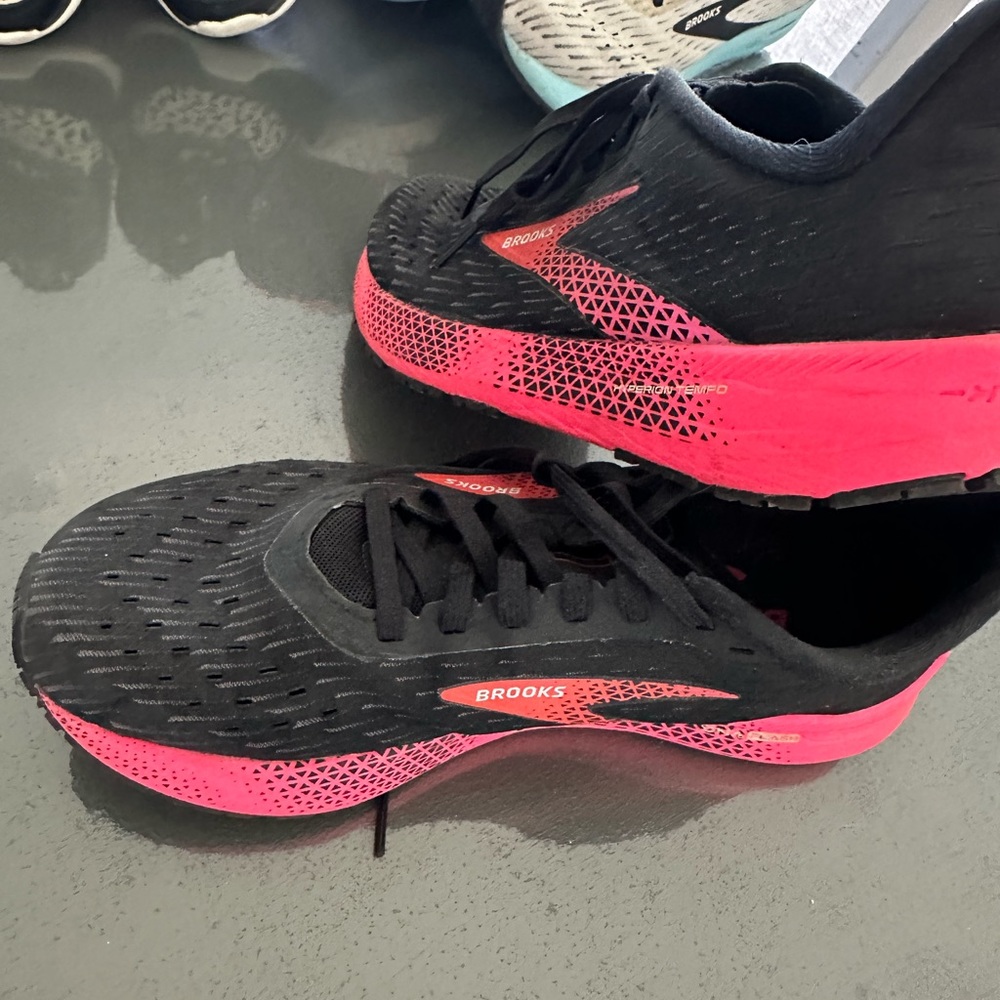 Brooks- Hyperion size 8.5